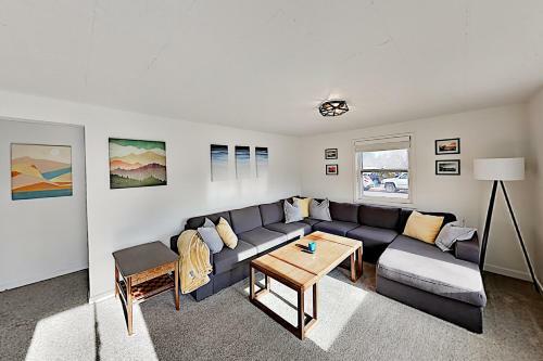 Apartamento Remodeled Retreat - Firepit - Near Dining & Shops Duplex