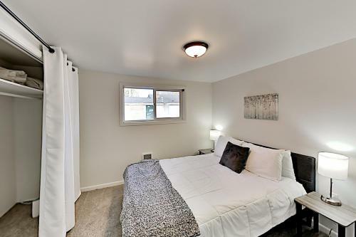 Apartamento Remodeled Retreat - Firepit - Near Dining & Shops Duplex