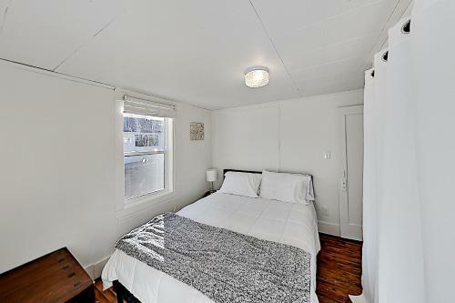 Walkable Galveston Corridor Gem With Home Office Home