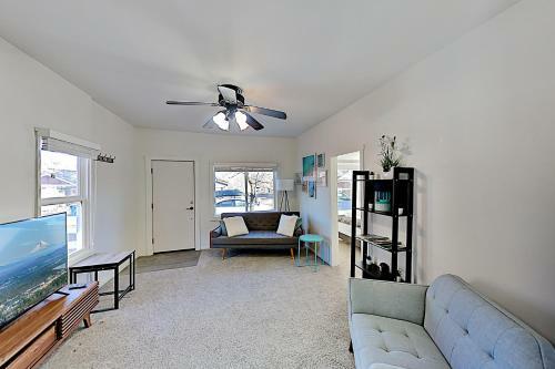Walkable Galveston Corridor Gem With Home Office Home