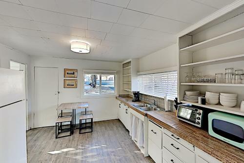 Walkable Galveston Corridor Gem With Home Office Home