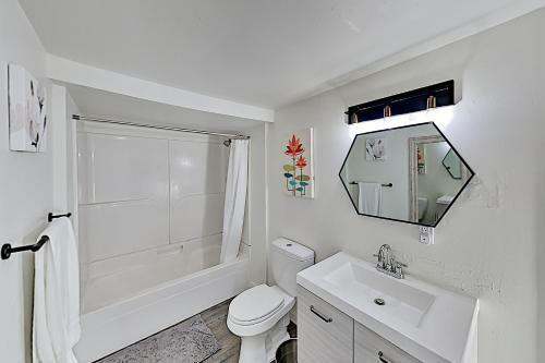 2-home Retreat - Walk To Dining, Brewpubs & River Home
