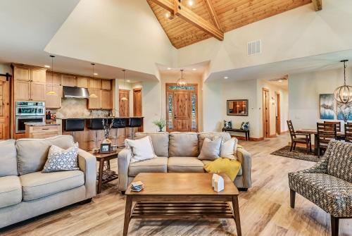Apartamento New Listing! Duplex On Deschutes River With Hot Tub Duplex