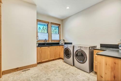 Apartamento New Listing! Duplex On Deschutes River With Hot Tub Duplex