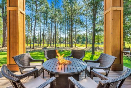 Apartamento New Listing! Duplex On Deschutes River With Hot Tub Duplex