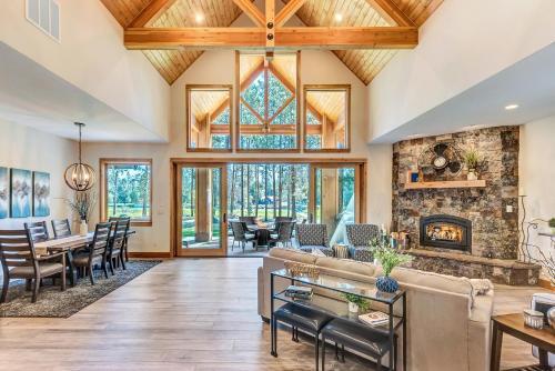 Apartamento New Listing! Duplex On Deschutes River With Hot Tub Duplex