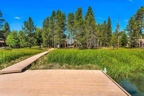 Apartamento New Listing! Duplex On Deschutes River With Hot Tub Duplex