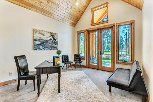 Apartamento New Listing! Duplex On Deschutes River With Hot Tub Duplex