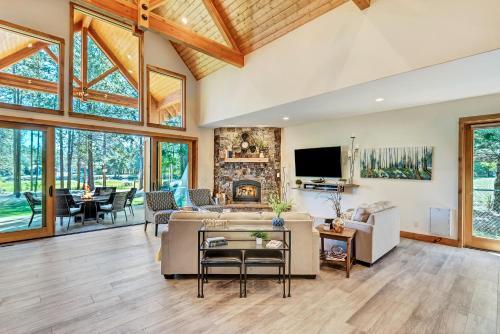 Apartamento New Listing! Duplex On Deschutes River With Hot Tub Duplex