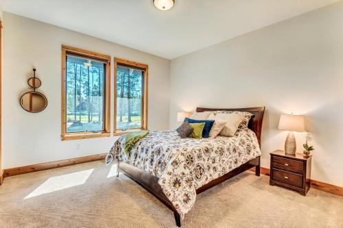 Apartamento New Listing! Duplex On Deschutes River With Hot Tub Duplex