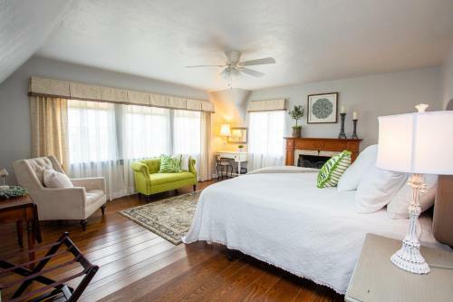 Bed & Breakfast Hummingbird Estate Wine And Suites