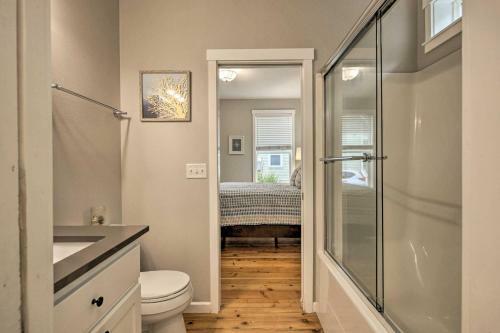 Dog-friendly Home With Hot Tub And Deck Walk To Beach