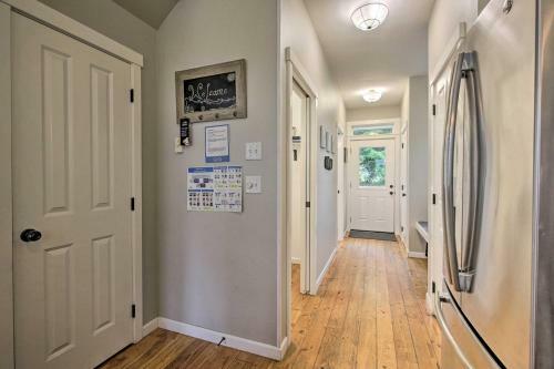 Dog-friendly Home With Hot Tub And Deck Walk To Beach