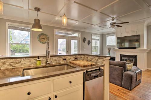 Dog-friendly Home With Hot Tub And Deck Walk To Beach