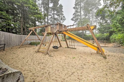 Dog-friendly Home With Hot Tub And Deck Walk To Beach