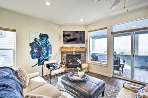 Modern Retreat With Deck, Hot Tub And Ocean View!