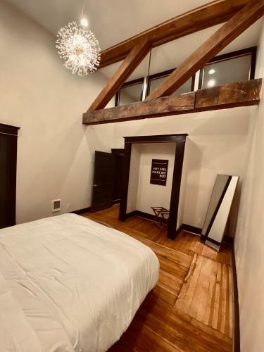 Luxury 2bedrooms 2kingbeds Historic Building