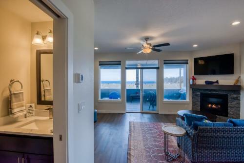Oceanview Townhome - Pet Friendly - Sleeps 6 - King