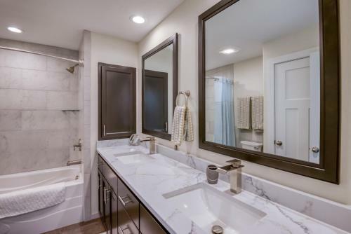 Oceanview Townhome - Pet Friendly - Sleeps 6 - King