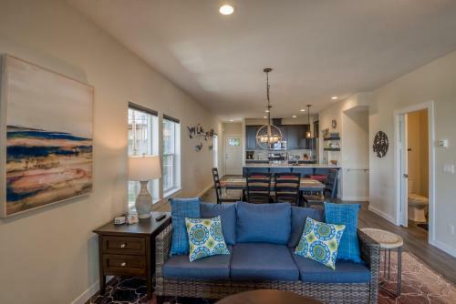 Oceanview Townhome - Pet Friendly - Sleeps 6 - King