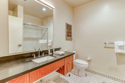 Oak Street Loft