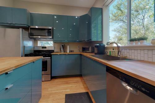 2 Bed 1 Bath Vacation Home In Gold Beach