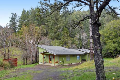 2 Bed 1 Bath Vacation Home In Gold Beach