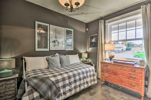 Group-friendly Hood River House With Deck, Game Room