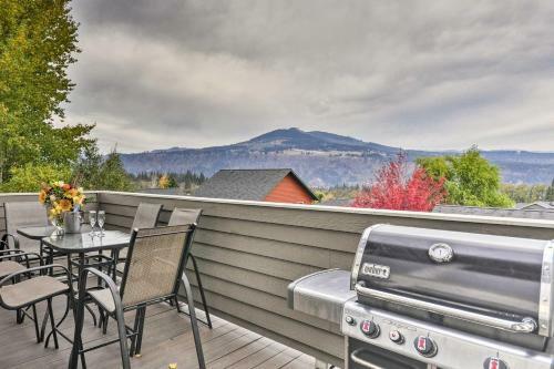 Group-friendly Hood River House With Deck, Game Room