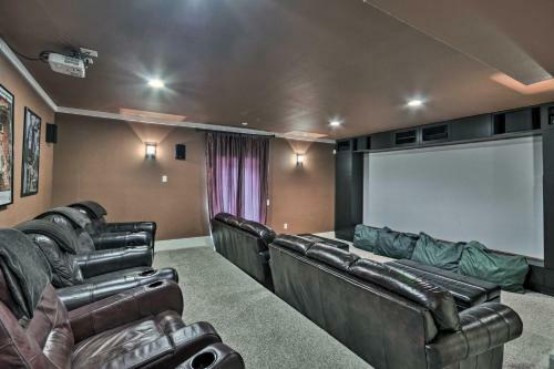 Group-friendly Hood River House With Deck, Game Room
