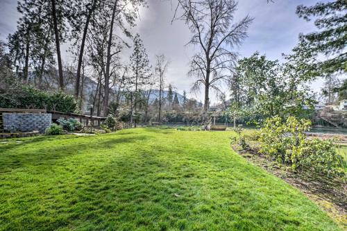Serene Riverfront Escape With Hot Tub And Views!