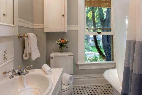 Bed & Breakfast Inn At The Gorge