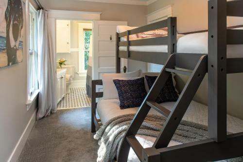 Bed & Breakfast Inn At The Gorge