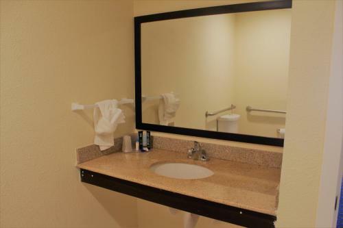 Hotel Oregon Trail Inn And Suites