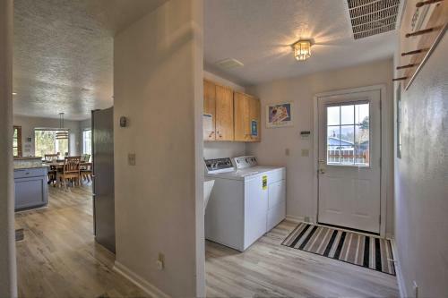 Relaxing Coastal Escape 450 Feet To The Beach