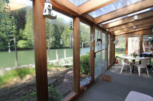 The Crabbing Cabin