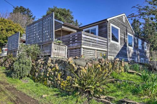 Oceanside Hideaway With Garden - Walk To The Beach!