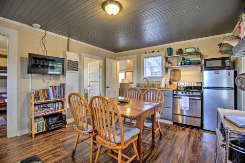 Coastal Cottage Escape - Walk To The Beach!