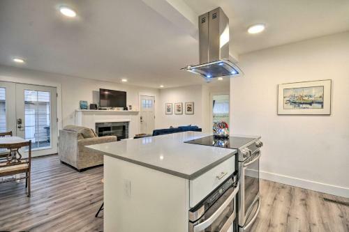 Modern Retreat Less Than � Mi From Rockaway Beach!