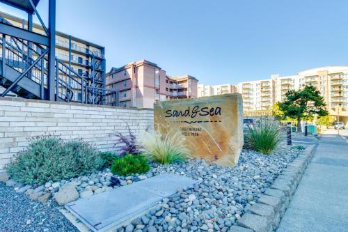 2 Bed 2 Bath Apartment In Sand And Sea Condos