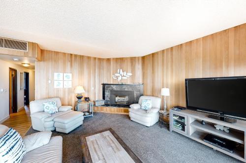 2 Bed 2 Bath Apartment In Sand And Sea Condos