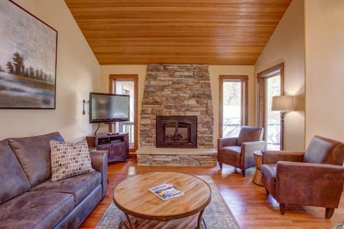 Stunning Retreat- Hot Tub, Sharc Access, 2 Masters Home