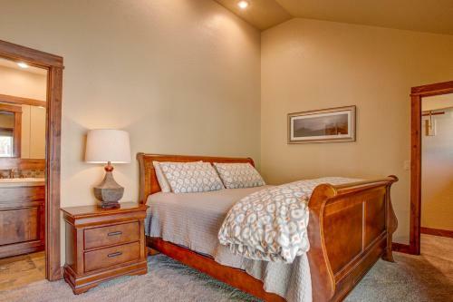 Stunning Retreat- Hot Tub, Sharc Access, 2 Masters Home
