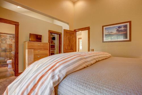 Stunning Retreat- Hot Tub, Sharc Access, 2 Masters Home