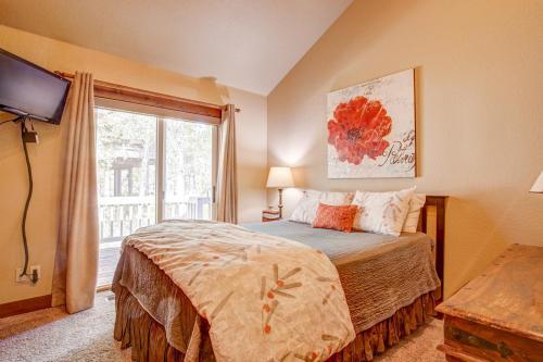 Stunning Retreat- Hot Tub, Sharc Access, 2 Masters Home
