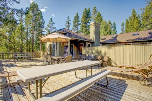 Stunning Retreat- Hot Tub, Sharc Access, 2 Masters Home