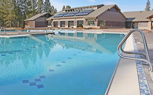 Stunning Retreat- Hot Tub, Sharc Access, 2 Masters Home