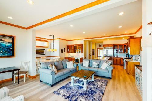 Spectacular Modern Seaside Cove Home