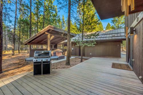 Aspen Lodge - Large Deck, Hot Tub & Fairway View Home