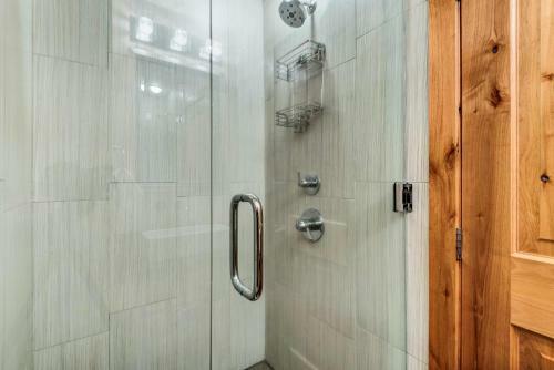 Aspen Lodge - Large Deck, Hot Tub & Fairway View Home